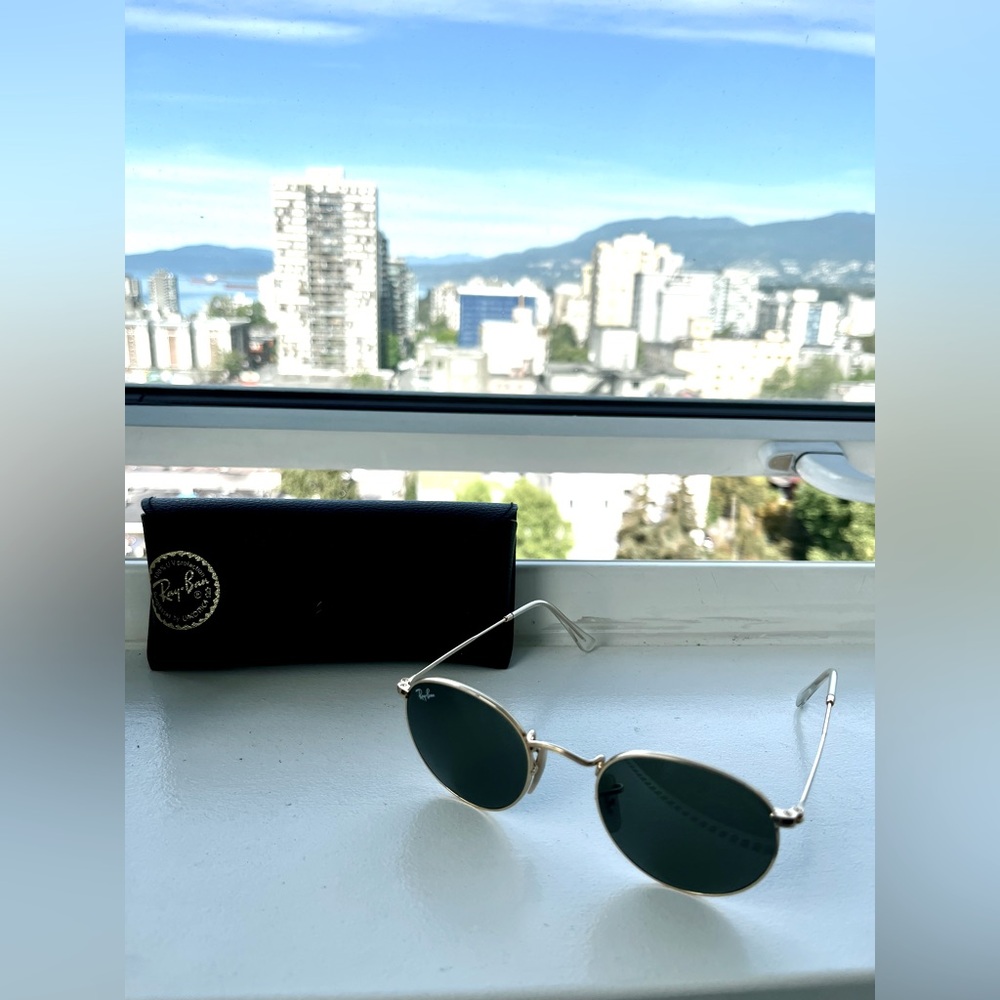 NWOT Ray-Ban round metal gold 3447 sunglasses with green lenses